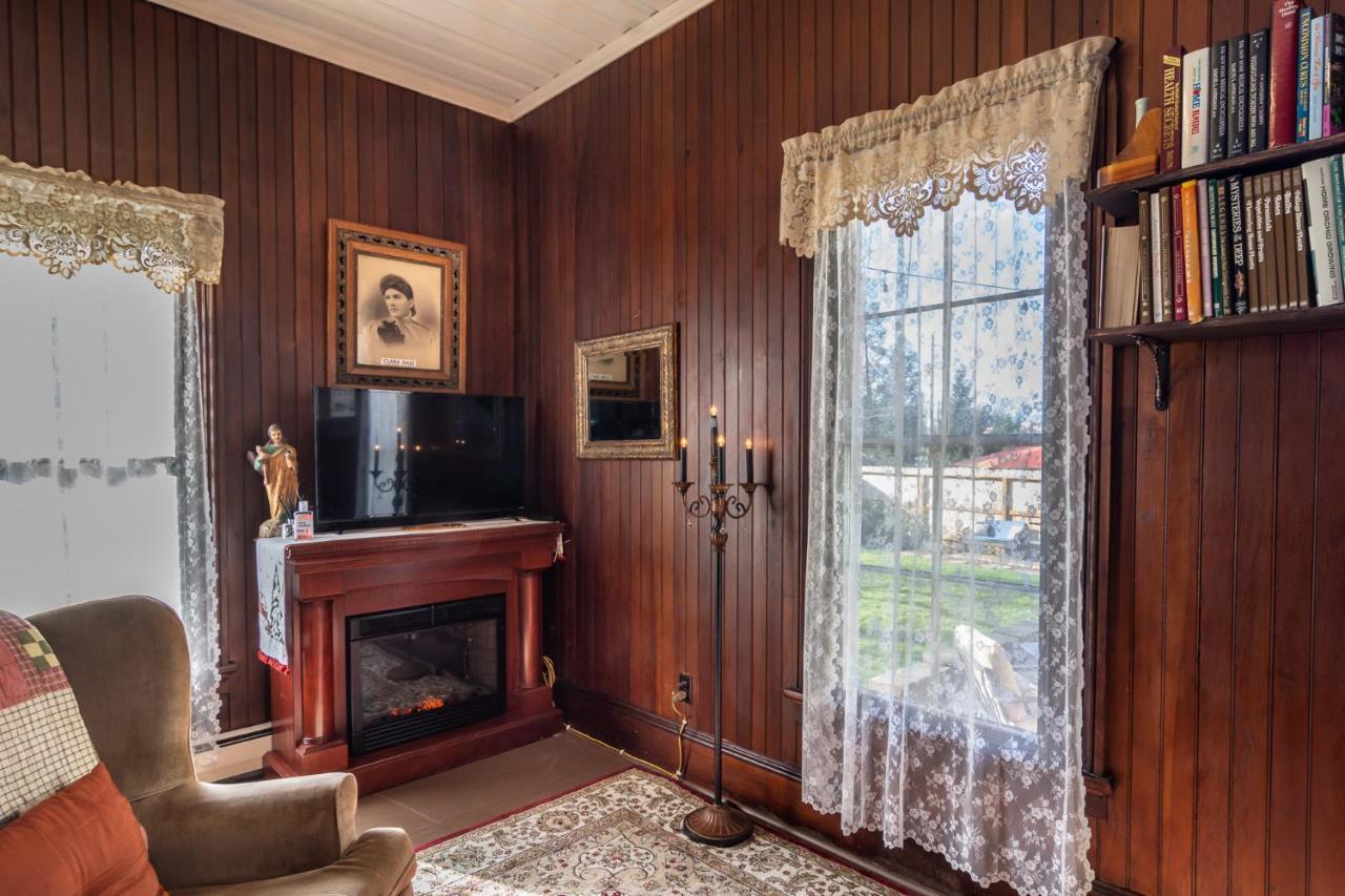 Historical John Rast House Circa 1875 Hotel โรสเบิร์ก ภายนอก รูปภาพ